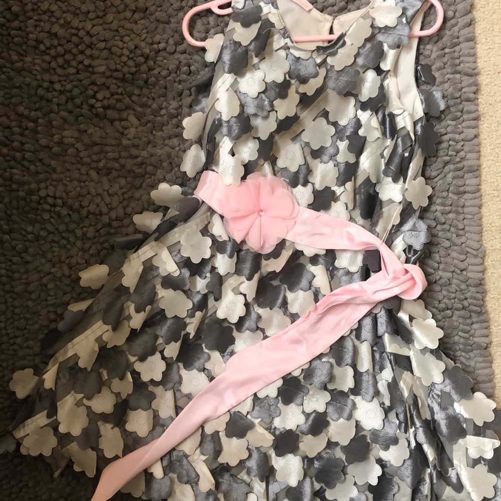 Girl dress size 4/5 pre loved Cachcach